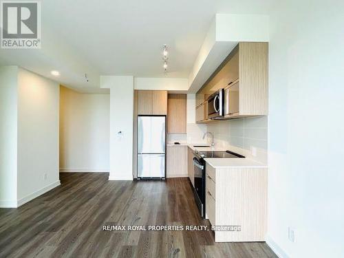 2207 - 10 Deerlick Court, Toronto, ON - Indoor Photo Showing Kitchen