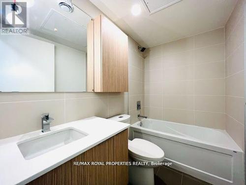 2207 - 10 Deerlick Court, Toronto, ON - Indoor Photo Showing Bathroom