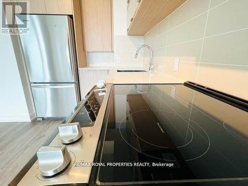 2207 - 10 Deerlick Court, Toronto, ON - Indoor Photo Showing Kitchen