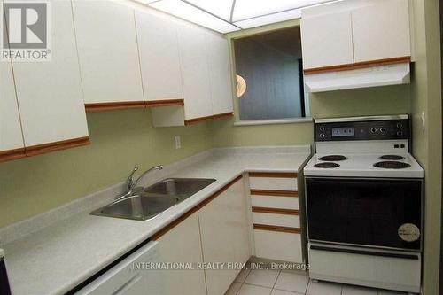 106 - 55 Bamburgh Circle, Toronto, ON - Indoor Photo Showing Kitchen With Double Sink