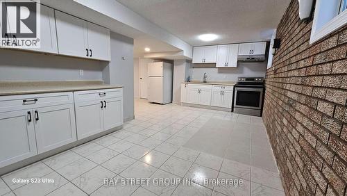 Lower - 627 Aberdeen Avenue N, Vaughan, ON - Indoor Photo Showing Kitchen