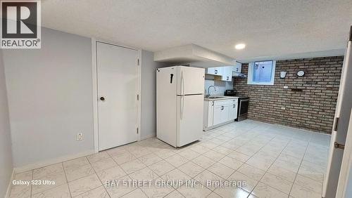 Lower - 627 Aberdeen Avenue N, Vaughan, ON - Indoor Photo Showing Kitchen