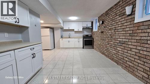 Lower - 627 Aberdeen Avenue N, Vaughan, ON - Indoor Photo Showing Kitchen