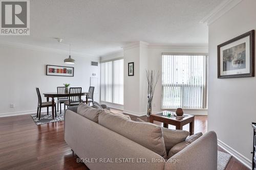 420 - 2267 Lake Shore Boulevard, Toronto, ON - Indoor Photo Showing Living Room