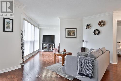 420 - 2267 Lake Shore Boulevard, Toronto, ON - Indoor Photo Showing Living Room