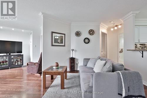 420 - 2267 Lake Shore Boulevard, Toronto, ON - Indoor Photo Showing Living Room