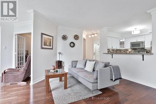 420 - 2267 Lake Shore Boulevard, Toronto, ON - Indoor Photo Showing Living Room