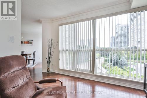 420 - 2267 Lake Shore Boulevard, Toronto, ON - Indoor Photo Showing Living Room