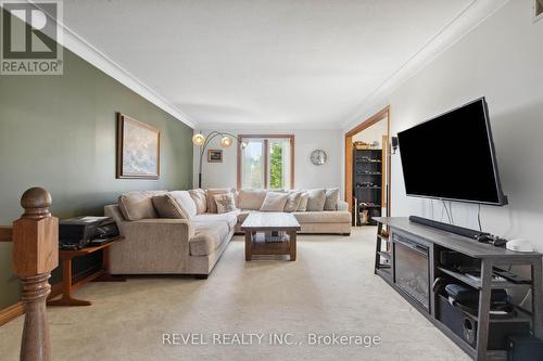 126 Colbeck Drive, Welland, ON - Indoor Photo Showing Living Room