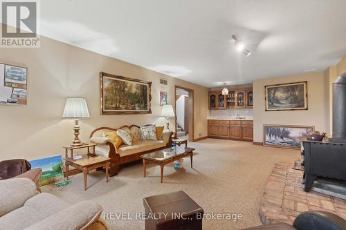 126 Colbeck Drive, Welland, ON - Indoor Photo Showing Living Room