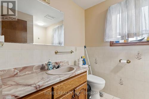 126 Colbeck Drive, Welland, ON - Indoor Photo Showing Bathroom