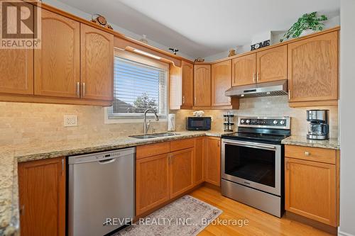 130 Loretta Drive, Niagara-On-The-Lake, ON - Indoor Photo Showing Kitchen With Double Sink