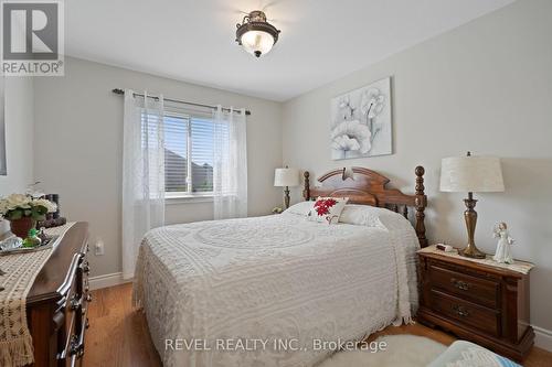 130 Loretta Drive, Niagara-On-The-Lake, ON - Indoor Photo Showing Bedroom