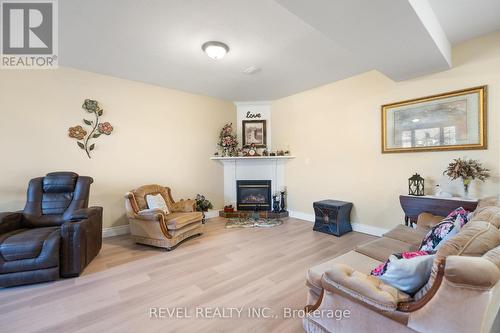 130 Loretta Drive, Niagara-On-The-Lake, ON - Indoor Photo Showing Living Room With Fireplace