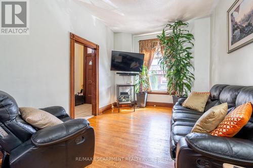 247 Park Street N, Hamilton, ON - Indoor Photo Showing Living Room