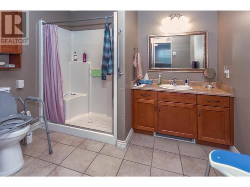 4433 Gordon Drive Unit# 117, Kelowna, BC - Indoor Photo Showing Bathroom