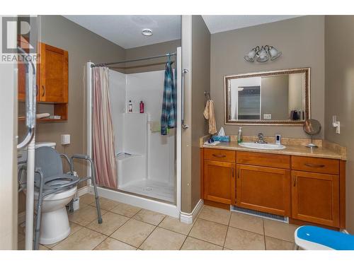 4433 Gordon Drive Unit# 117, Kelowna, BC - Indoor Photo Showing Bathroom