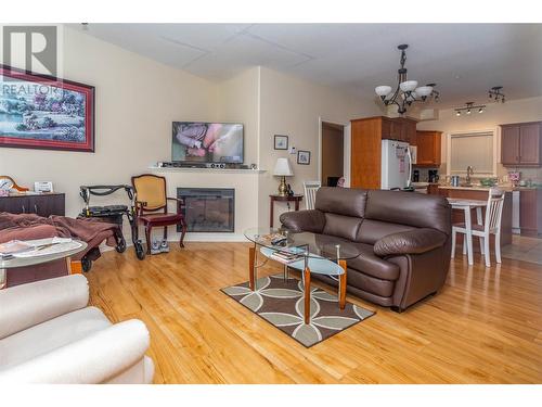 4433 Gordon Drive Unit# 117, Kelowna, BC - Indoor Photo Showing Living Room With Fireplace