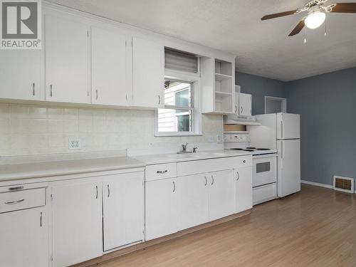 1633 10Th Avenue, Prince George, BC - Indoor Photo Showing Kitchen