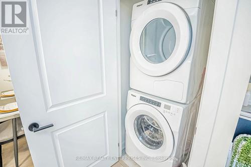 427 - 3200 William Coltson Avenue, Oakville, ON - Indoor Photo Showing Laundry Room