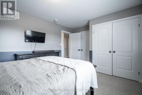 97 Chartwell Circle, Hamilton, ON - Indoor Photo Showing Bedroom