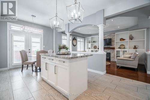 97 Chartwell Circle, Hamilton, ON - Indoor Photo Showing Kitchen With Upgraded Kitchen