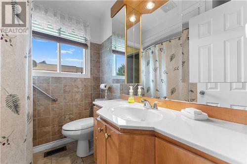 19 Ethel Street, Petawawa, ON - Indoor Photo Showing Bathroom