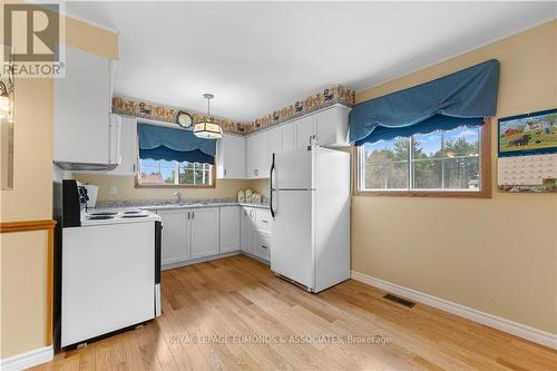 19 Ethel Street, Petawawa, ON - Indoor Photo Showing Kitchen