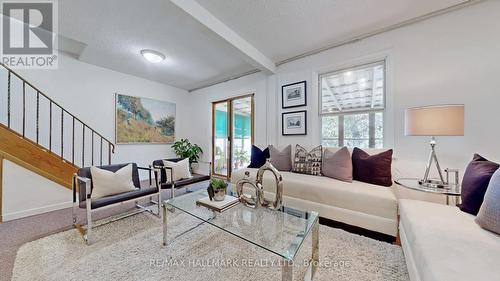 41 A Algoma Street, Toronto, ON - Indoor Photo Showing Living Room