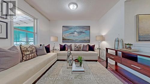 41 A Algoma Street, Toronto, ON - Indoor Photo Showing Living Room