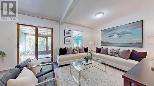 41 A Algoma Street, Toronto, ON - Indoor Photo Showing Living Room