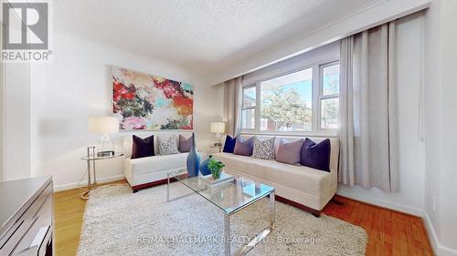 41 A Algoma Street, Toronto, ON - Indoor Photo Showing Living Room