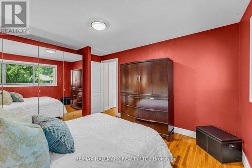 289 Paliser Crescent S, Richmond Hill, ON - Indoor Photo Showing Bedroom