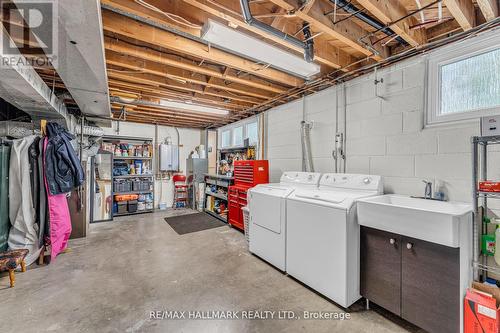 289 Paliser Crescent S, Richmond Hill, ON - Indoor Photo Showing Laundry Room