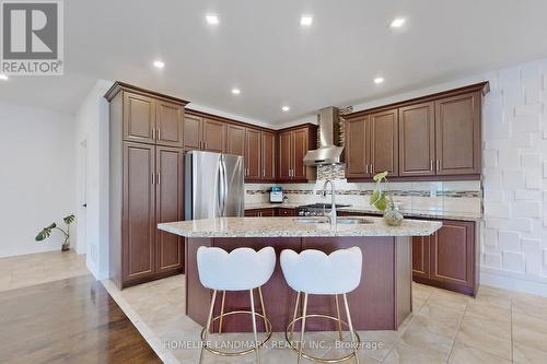 718 Peter Hall Drive, Newmarket, ON - Indoor Photo Showing Kitchen With Upgraded Kitchen