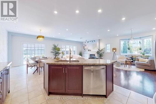 718 Peter Hall Drive, Newmarket, ON - Indoor Photo Showing Kitchen With Double Sink With Upgraded Kitchen