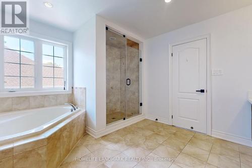 718 Peter Hall Drive, Newmarket, ON - Indoor Photo Showing Bathroom