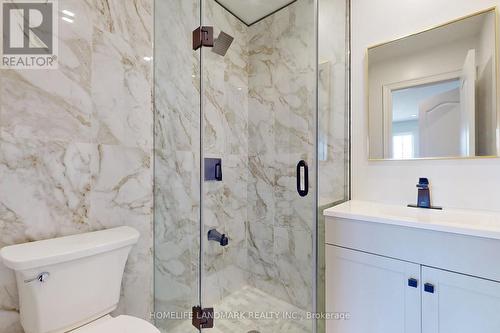 718 Peter Hall Drive, Newmarket, ON - Indoor Photo Showing Bathroom