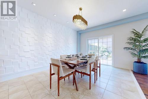 718 Peter Hall Drive, Newmarket, ON - Indoor Photo Showing Dining Room