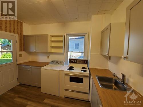 321 Parkdale Avenue, Ottawa, ON - Indoor Photo Showing Laundry Room