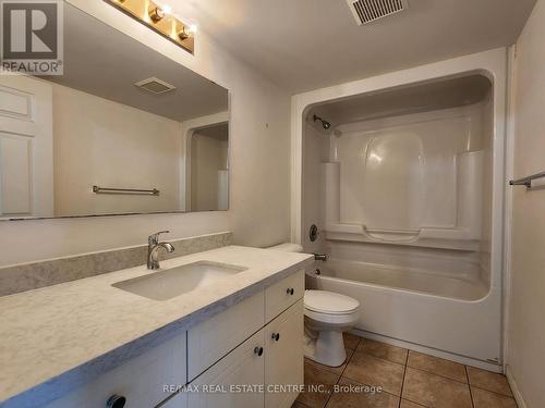 17 Boulder Crescent, Guelph, ON - Indoor Photo Showing Bathroom