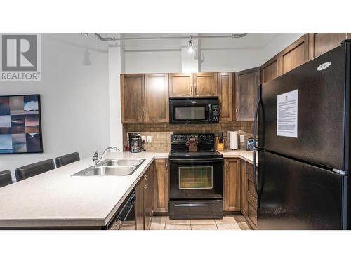 654 Cook Road Unit# 603, Kelowna, BC - Indoor Photo Showing Kitchen With Double Sink