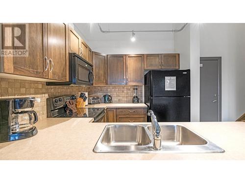 654 Cook Road Unit# 603, Kelowna, BC - Indoor Photo Showing Kitchen With Double Sink