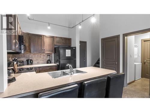 654 Cook Road Unit# 603, Kelowna, BC - Indoor Photo Showing Kitchen With Double Sink