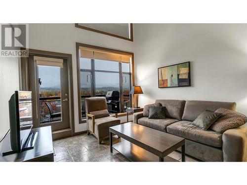 654 Cook Road Unit# 603, Kelowna, BC - Indoor Photo Showing Living Room