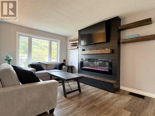 115 Wolverine Avenue, Tumbler Ridge, BC - Indoor Photo Showing Living Room With Fireplace