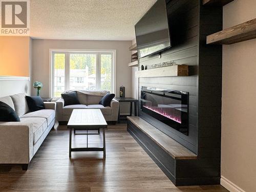 115 Wolverine Avenue, Tumbler Ridge, BC - Indoor Photo Showing Living Room With Fireplace