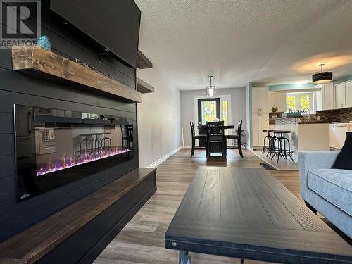 115 Wolverine Avenue, Tumbler Ridge, BC - Indoor Photo Showing Living Room