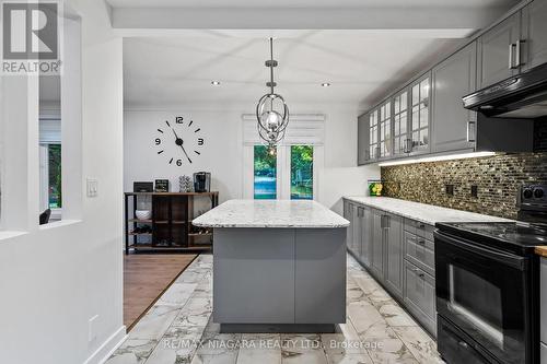 7180 Woodington Road, Niagara Falls, ON - Indoor Photo Showing Kitchen