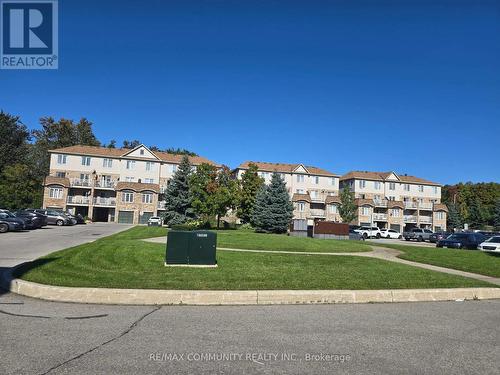 31 - 200 Mclevin Avenue, Toronto, ON - Outdoor